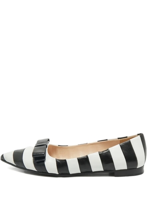 Prada Pre-Owned pointed-toe ballet flat - Black