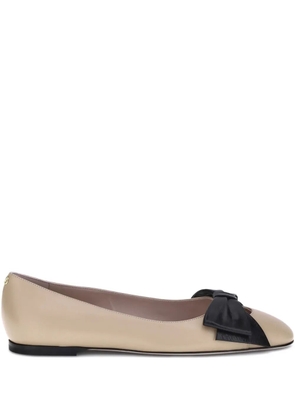 Valentino Garavani bow-embellished ballet flats - Neutrals