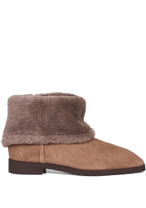 TOTEME shearling-cuff boots - Brown