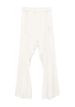 Julius pintuck-detail trousers - Neutrals