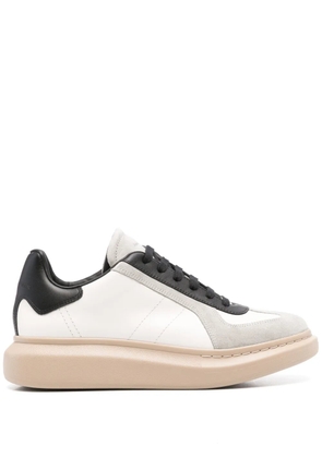 Alexander McQueen Oversized Retro sneakers - White