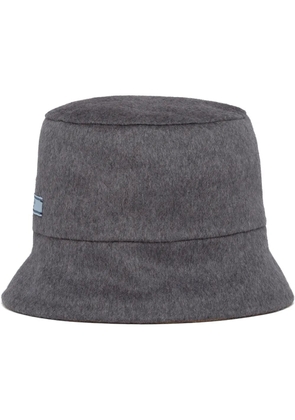 Prada logo-patch cashmere bucket hat - Grey