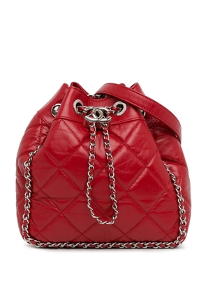 CHANEL Pre-Owned 2019 Aged Calfskin Chain Around Drawstring bucket bag - Red