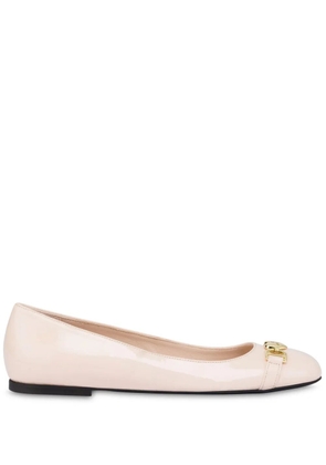Love Moschino logo-plaque ballerina shoes - Pink