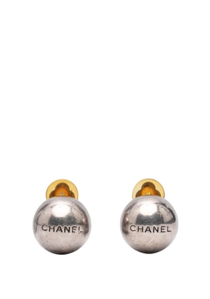 CHANEL Pre-Owned 1998 Silver Plated Logo Ball Clip On Earrings costume earrings