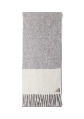Prada logo-triangle fringed cashmere scarf - Grey