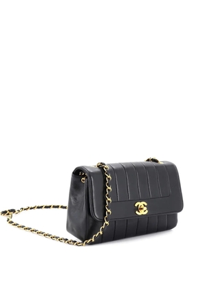 CHANEL Pre-Owned CC Chain Flap Bag Vertical Quilt Lambskin Small shoulder bag - Black