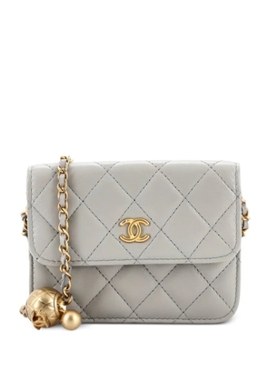 CHANEL Pre-Owned Pearl Crush Flap Clutch with Chain Quilted Lambskin Mini crossbody bag - Grey