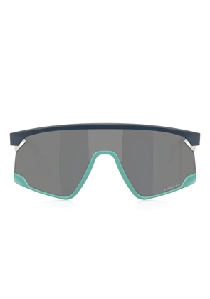 Oakley sculpted-arm sunglasses - Green