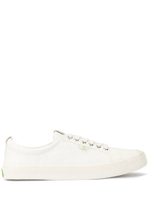 Cariuma OCA low-top canvas sneakers - White