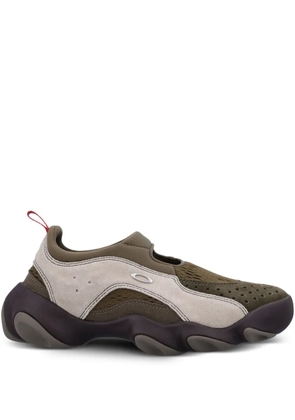 Oakley Flesh mesh-panelled slip-on sneakers - Grey