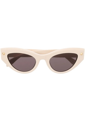 Alexander McQueen Eyewear cat-eye frame sunglasses - White
