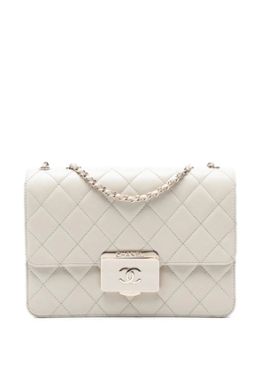 CHANEL Pre-Owned 2016-2017 Quilted Lambskin Beauty Lock Flap crossbody bag - White
