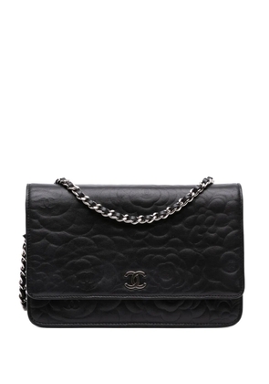 CHANEL Pre-Owned 2012-2013 Camellia Embossed Lambskin Wallet On Chain crossbody bag - Black