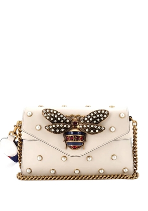 Gucci Pre-Owned Broadway Pearly Bee Embellished Leather Mini shoulder bag - White