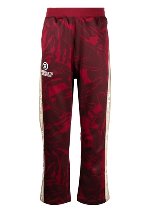 AAPE BY *A BATHING APE® graphic-print logo-patch trousers - Red