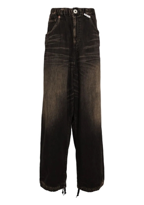 Maison MIHARA YASUHIRO logo-patch straight-leg jeans - Brown