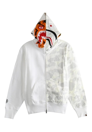 A BATHING APE® tiger camo hooded sweatshirt - White