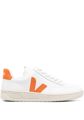 VEJA logo-patch lace-up sneakers - White