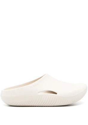 Crocs logo-embossed round-toe slides - Neutrals