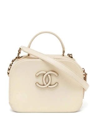 CHANEL Pre-Owned CC quilted two-way vanity bag - Neutrals