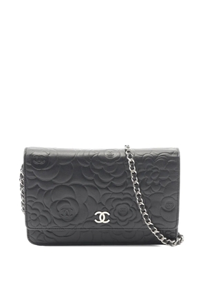 CHANEL Pre-Owned 2011 CC Embossed Lambskin Camellia Wallet On Chain crossbody bag - Black
