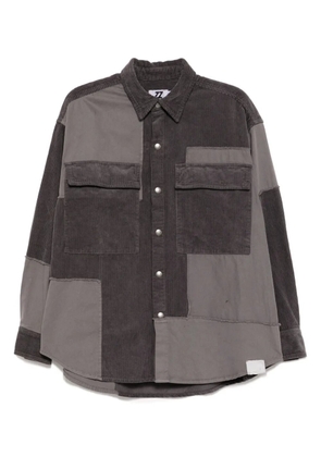 izzue logo-patched shirt - Grey