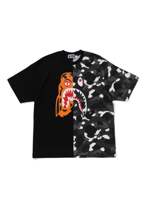 A BATHING APE® tiger shark camo T-shirt - Black