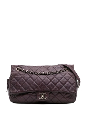 CHANEL Pre-Owned 2012 Jumbo Quilted Iridescent Caviar Easy Flap shoulder bag - Purple