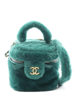 CHANEL Pre-Owned 2021 matelasse shearling vanity bag - Green