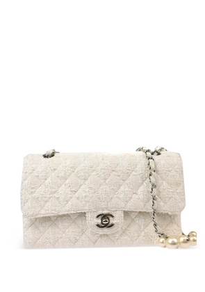 CHANEL Pre-Owned 2005 medium Double Flap shoulder bag - White