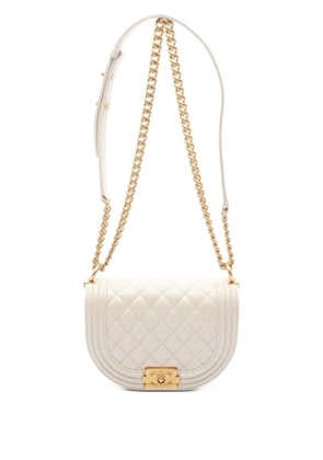 CHANEL Pre-Owned 2021 small Boy quilted-chain crossbodybag bag - White