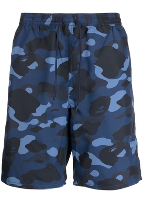 A BATHING APE® camouflage-pattern drawstring shorts - Blue