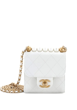 CHANEL Pre-Owned Chic Pearls Flap Clutch with Chain Quilted Goatskin Mini crossbody bag - White
