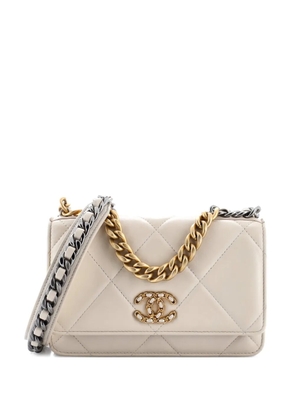 CHANEL Pre-Owned 19 Wallet on Chain Quilted Lambskin crossbody bag - Neutrals