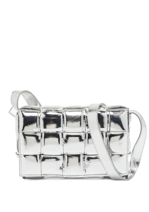 Bottega Veneta Pre-Owned 2024 Intrecciato Padded Cassette medium shoulder bag - Grey
