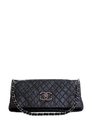 CHANEL Pre-Owned 2009-2010 Quilted Aged Calfskin CC Foldover Flap shoulder bag - Black