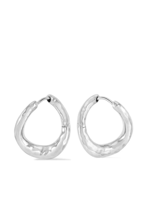 DOWER AND HALL entwined twist huggie hoop earrings - Silver