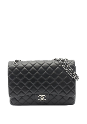 CHANEL Pre-Owned 2011 Maxi Classic Lambskin Double Flap shoulder bag - Black