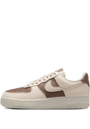 Nike perforated-swoosh trainers - Neutrals