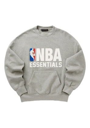 FEAR OF GOD ESSENTIALS nba-graphic sweatshirt - Grey