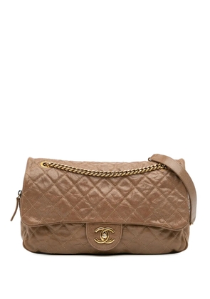 CHANEL Pre-Owned 2012 Large Quilted Caviar Shiva Flap crossbody bag - Brown