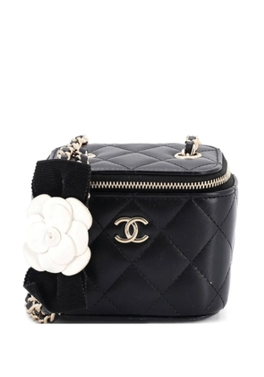 CHANEL Pre-Owned Camellia Bow Vanity Case with Chain Quilted Lambskin Mini crossbody bag - Black