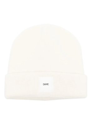 OAMC logo-patch ribbed-knit beanie - White