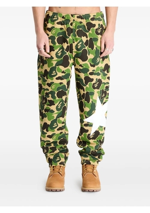 A BATHING APE® abc camo star sweatpants - Green
