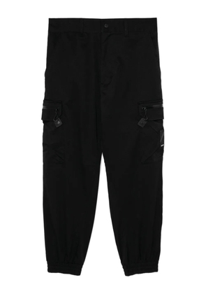 izzue logo-patched trousers - Black