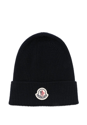 Moncler logo-patch ribbed beanie hat - Blue