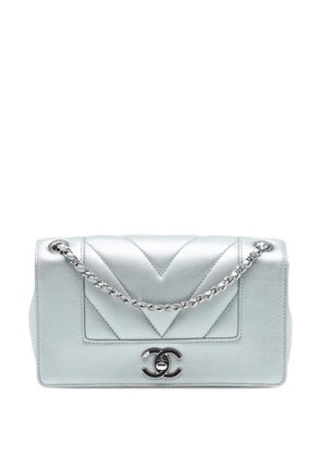 CHANEL Pre-Owned 2017-2018 Mini Quilted Chevron Sheepskin Mademoiselle crossbody bag - Silver