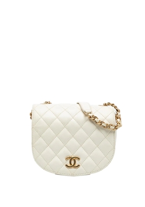 CHANEL Pre-Owned 2019 Small CC Quilted Calfskin Messenger Flap crossbody bag - White
