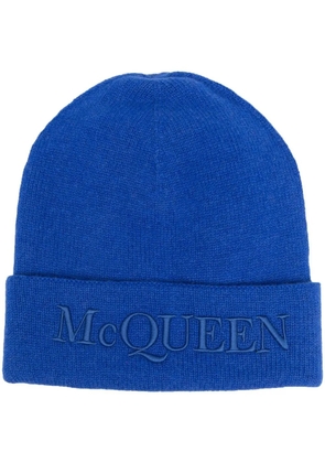 Alexander McQueen logo-embroidered knitted hat - Blue
